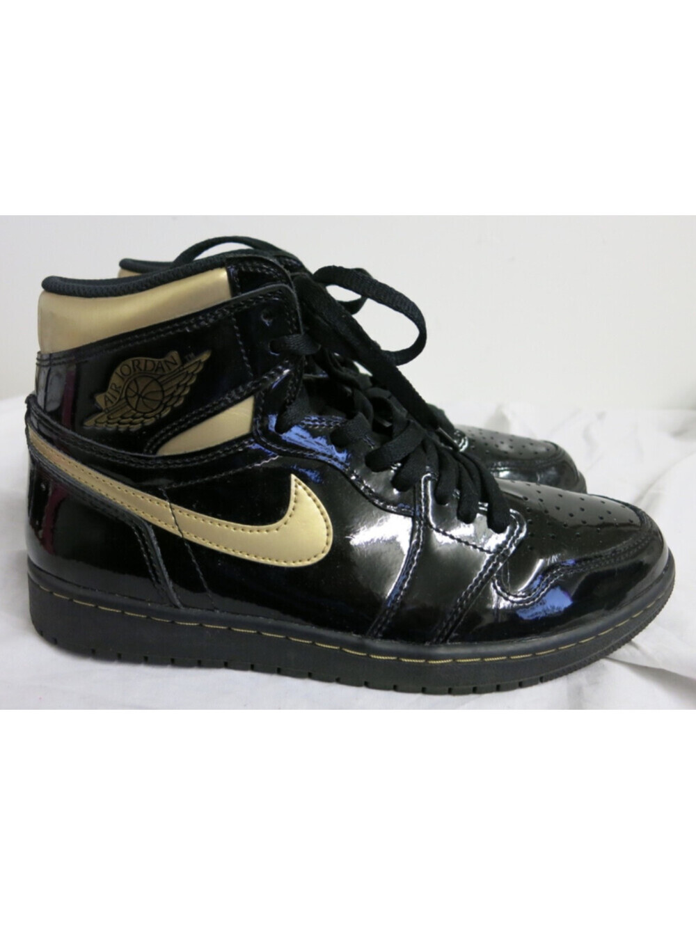 Nike Air Jordan 1 High Top Black Metallic Gold 2020 Sneaker 555088-032 sz